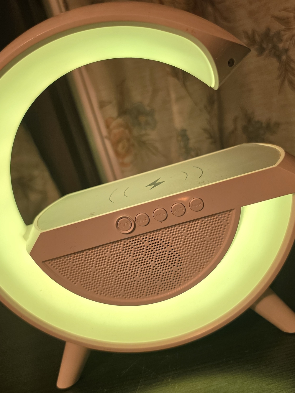 Circular LED Night Light Speaker/wireless Charger